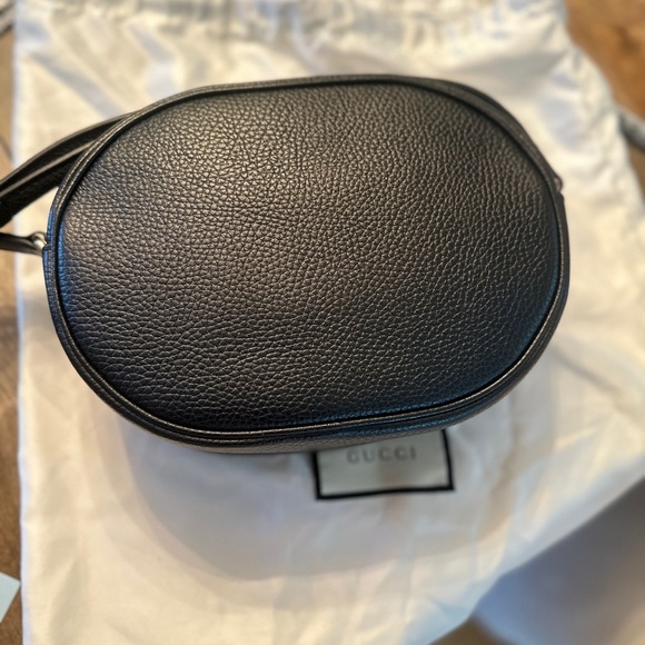 Gucci
Women's Black Logo Leather Camera Bag - Picture 8 of 17